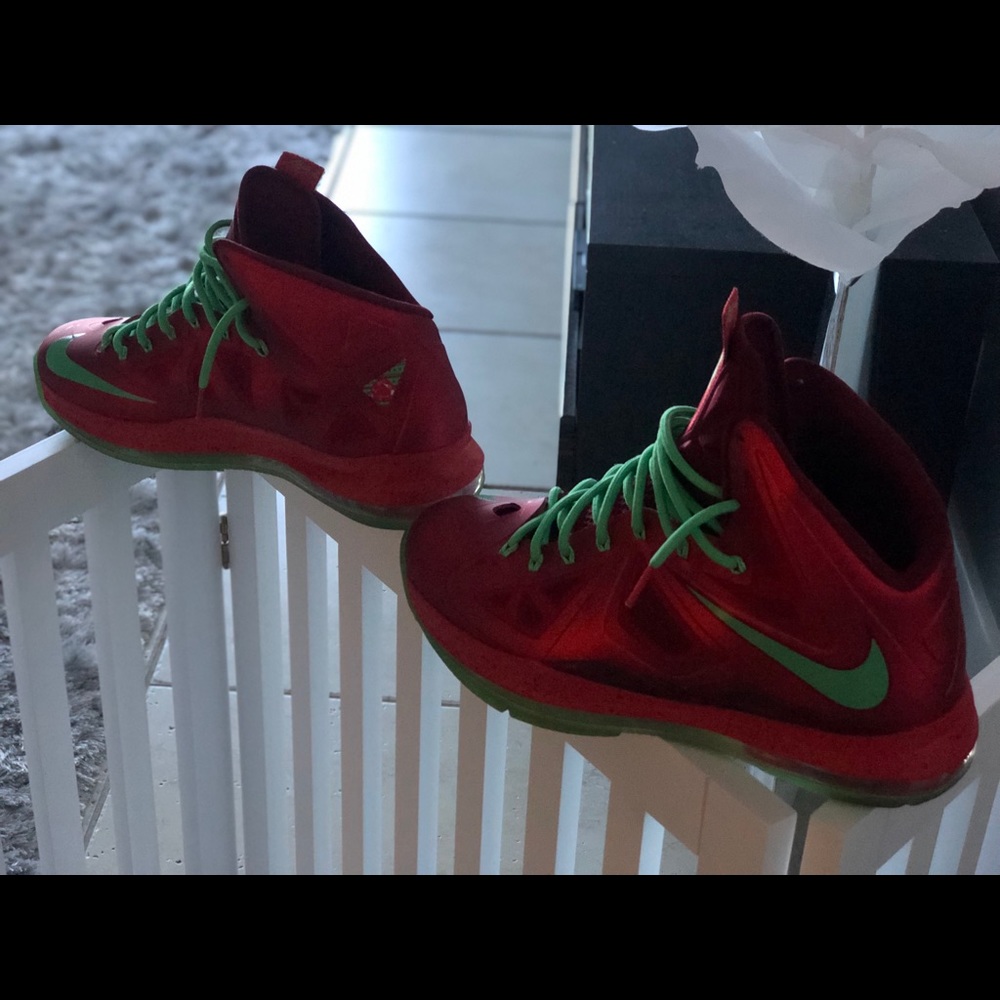 Nike LeBron X “Christmas” - Picture 2 of 8